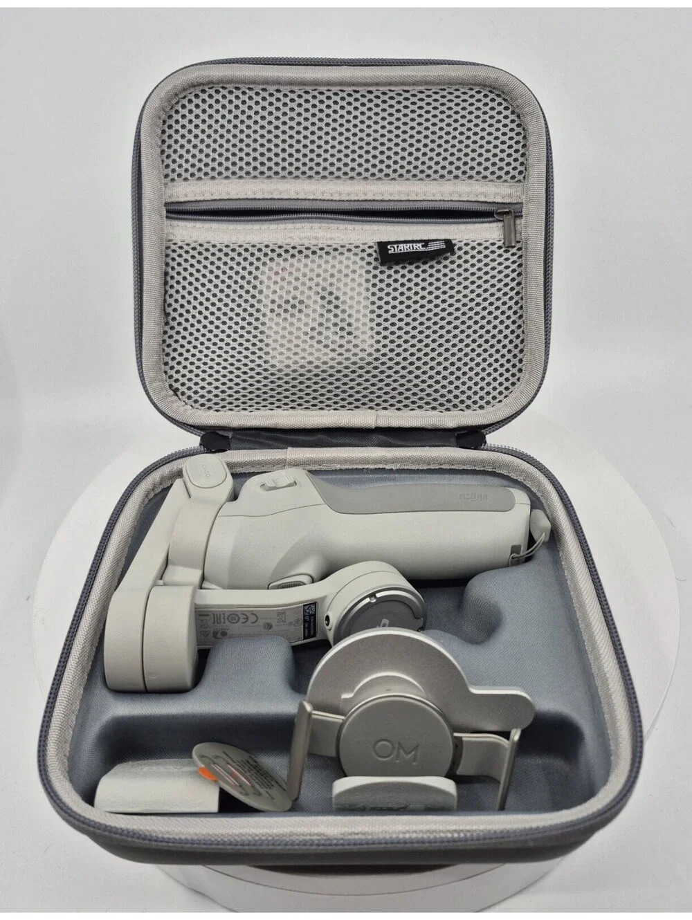 DJI OM 4 SE Gray Foldable Smartphone Stabilizer w/o tripod